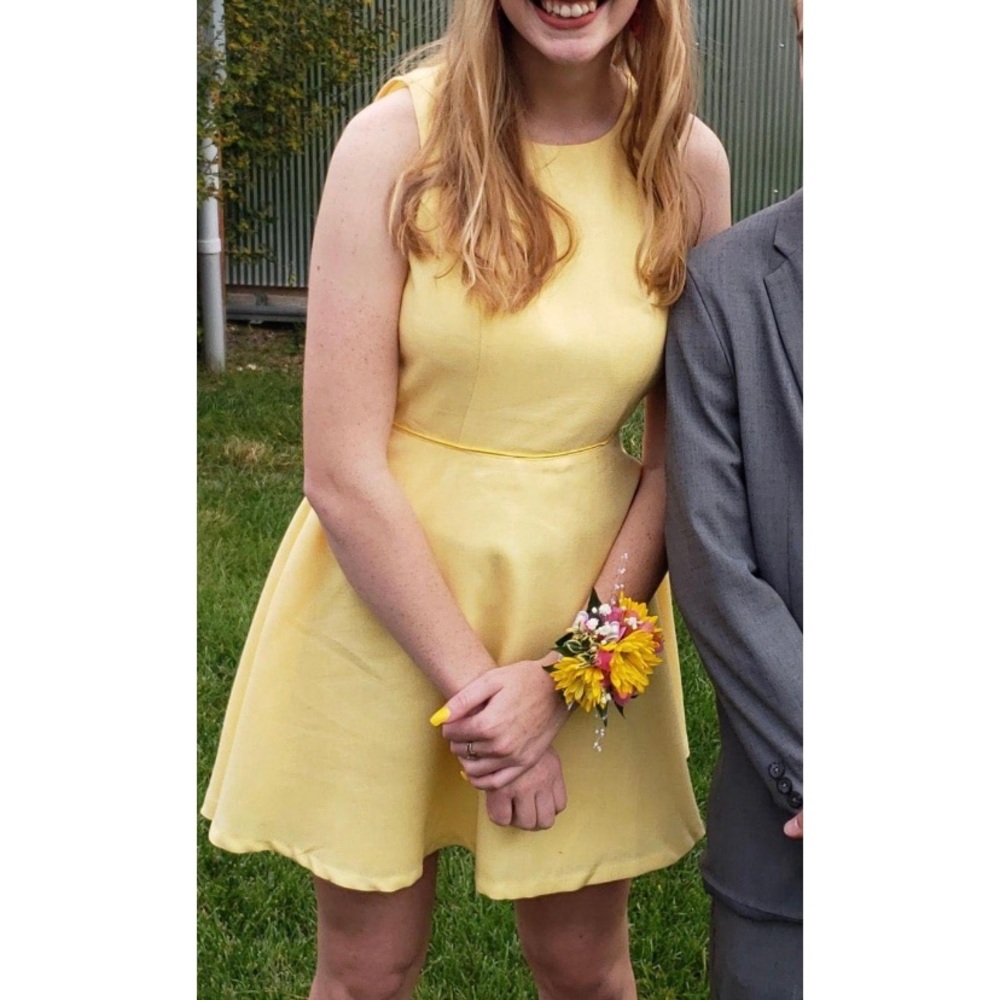 Lulu’s Yellow Dress